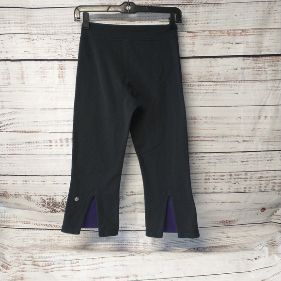 Lululemon capris size 4.   H - Picture 2 of 9